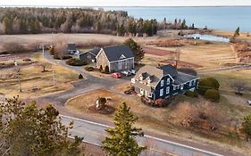 Amherst Shore Country Inn