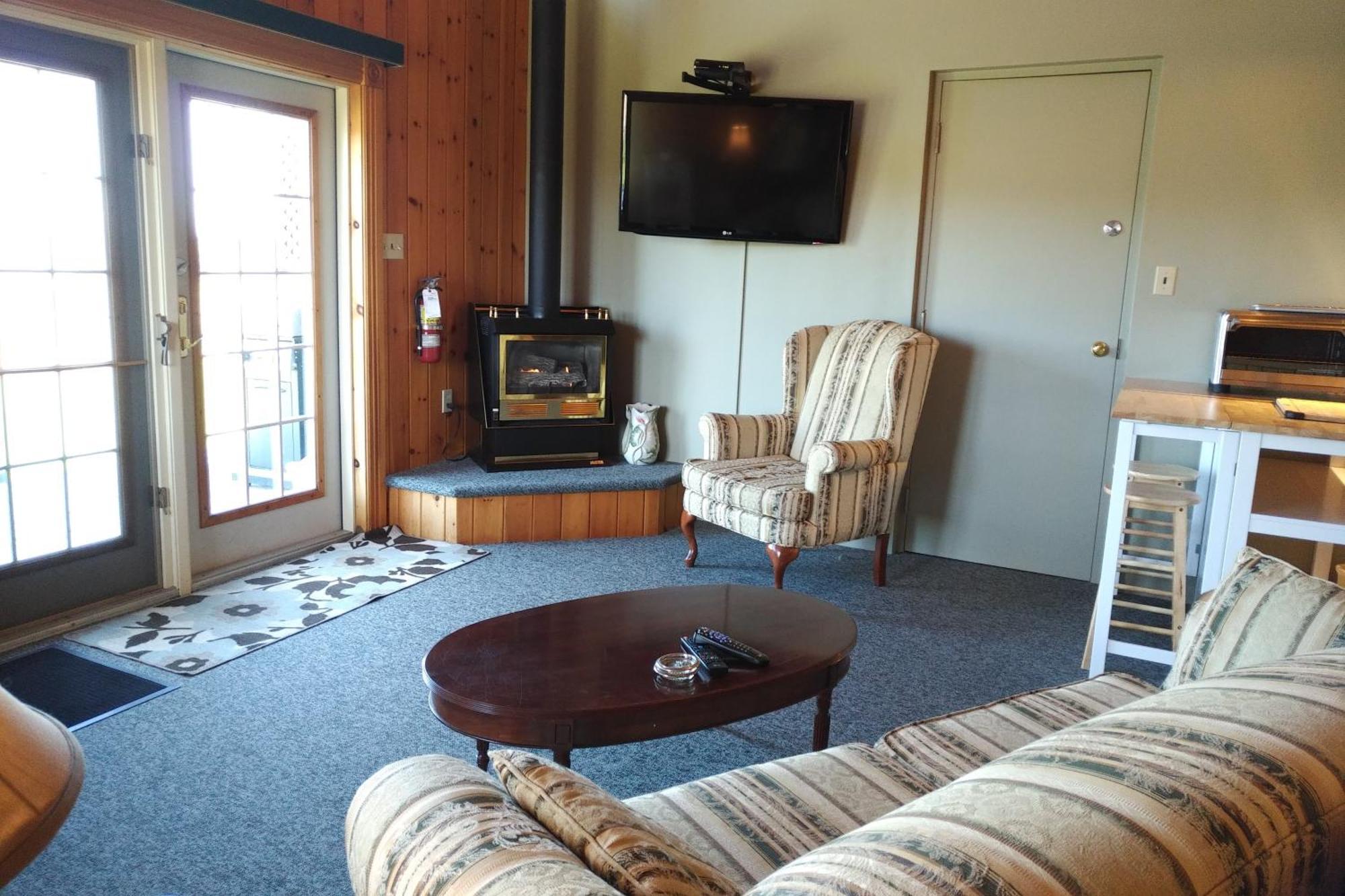 Amherst Shore Country Inn Lorneville Exterior photo
