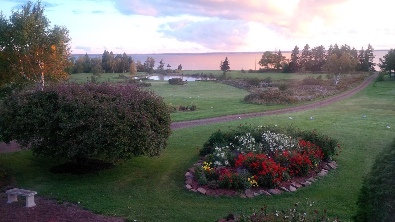 Amherst Shore Country Inn Lorneville Exterior photo
