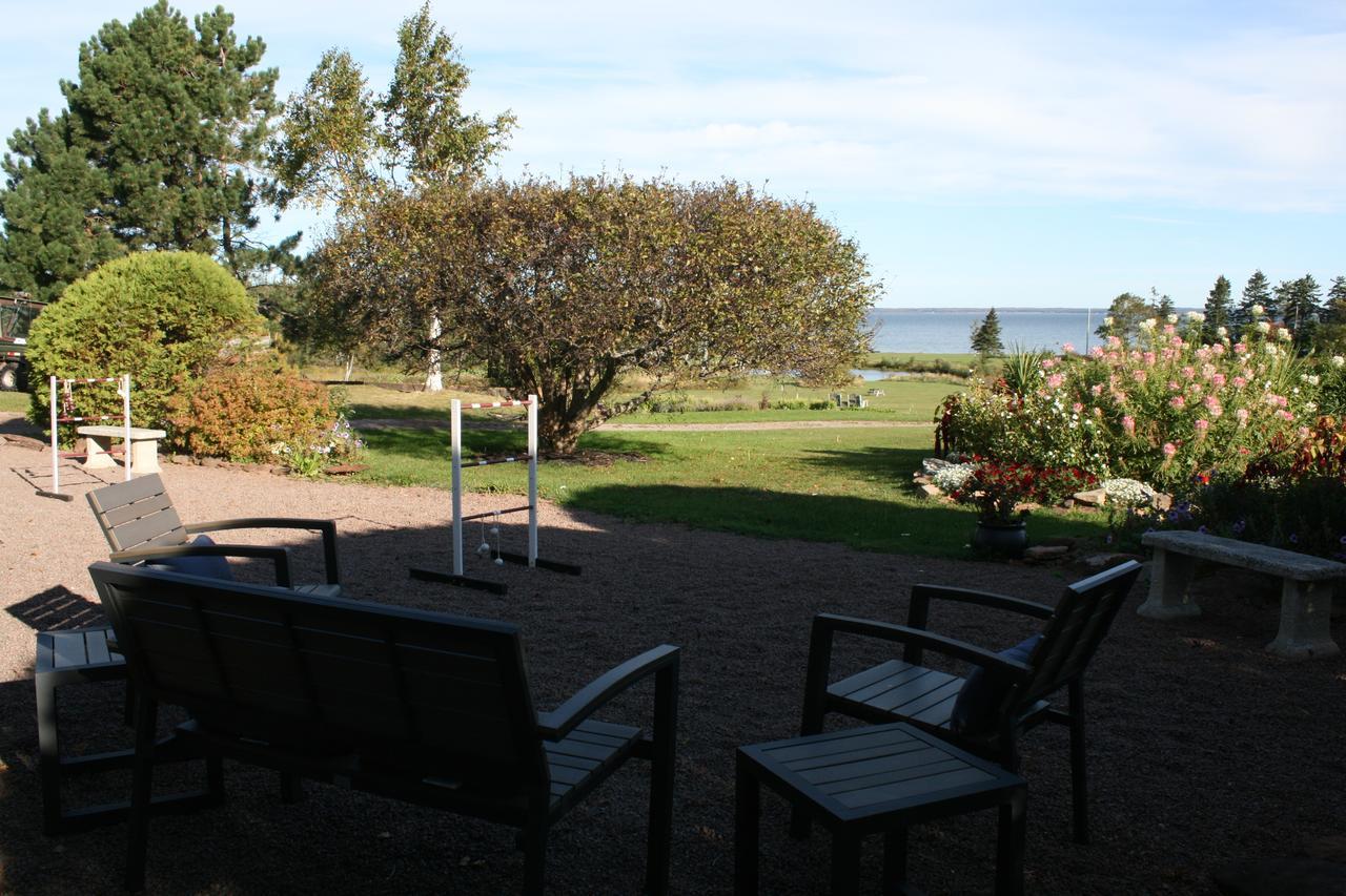 Amherst Shore Country Inn Lorneville Exterior photo